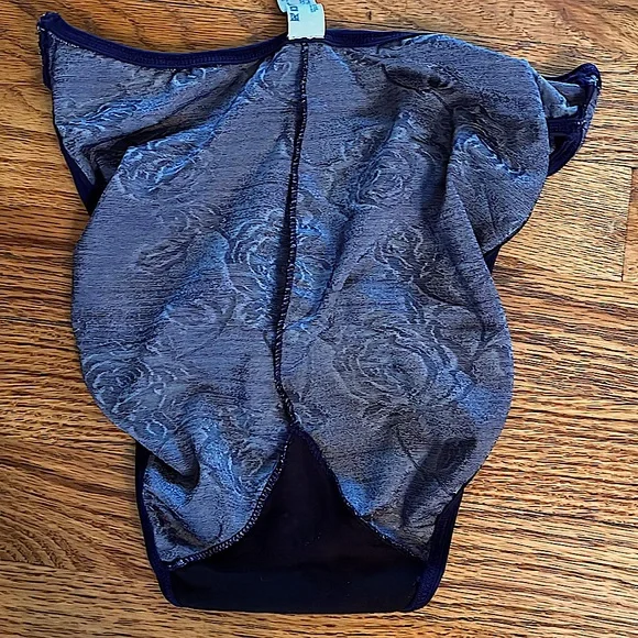 🌸🌺VTG NWOT OLGA SexyPanty.DarkBlueFlowersOn grayish/blue background.Excellent